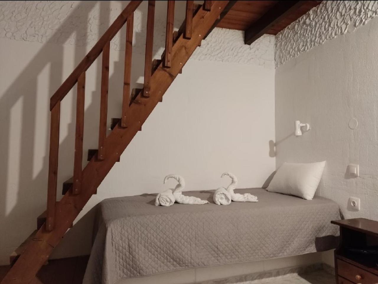 Almmos Mezzanine 2 Apartment